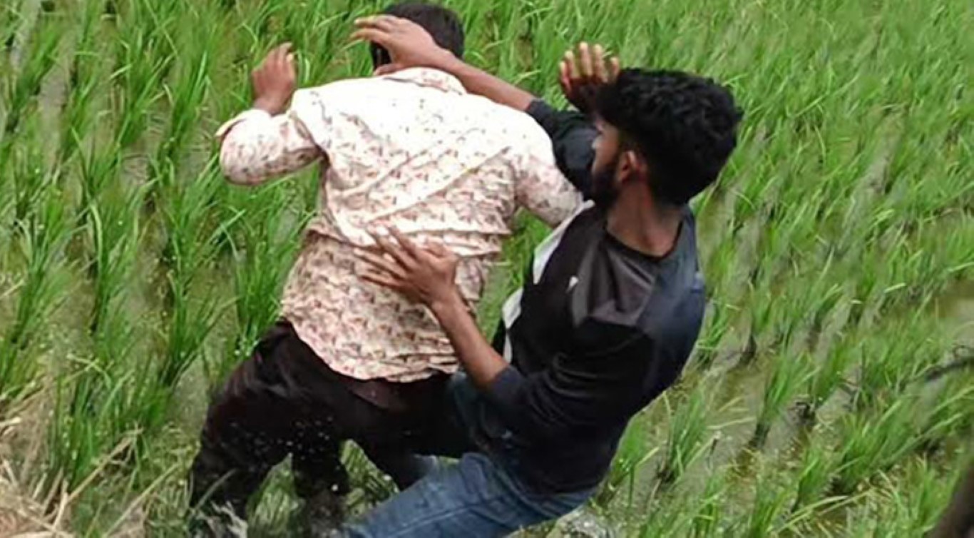 বোদায় রাস্তার কাজে অনিয়ম অস্বীকার, এলজিইডি কর্মচারীকে গণপিটুনি